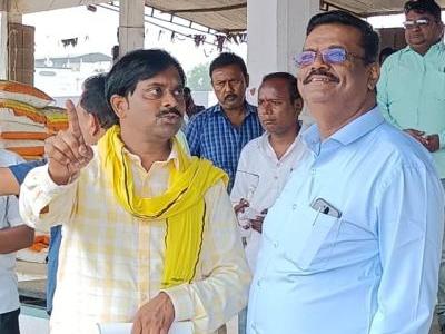 पणन संचालकांची बाजार समितीला भेट